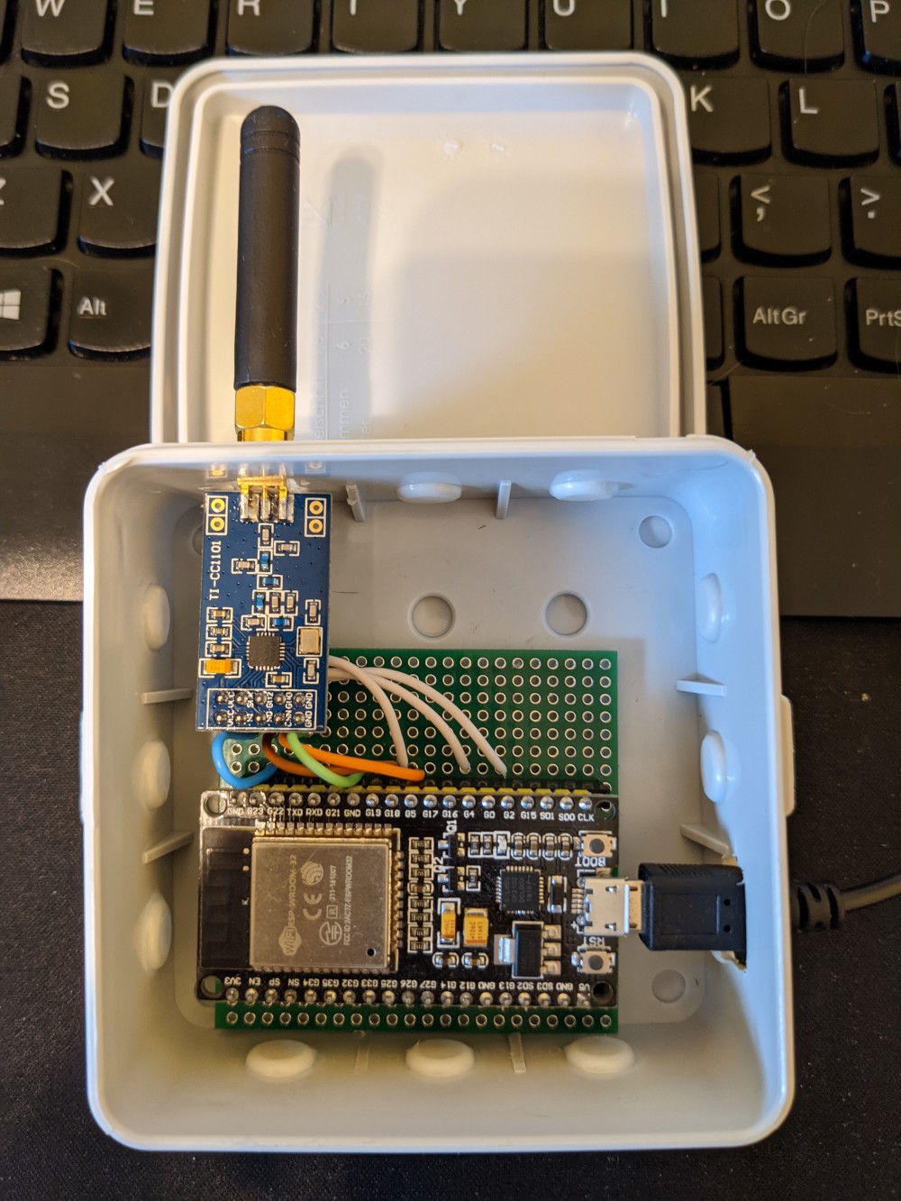 ESP32 and CC1101 in a simple case